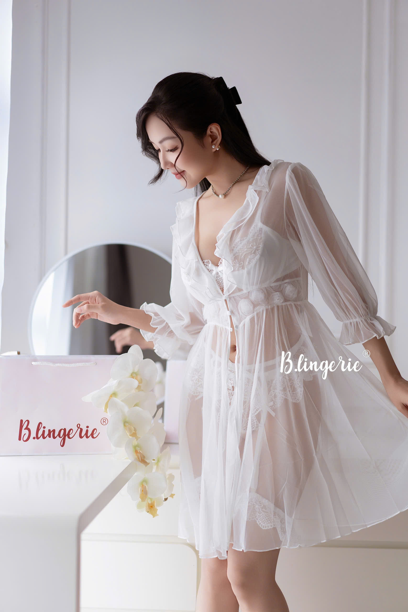 Áo Choàng Ren Nữ Tính