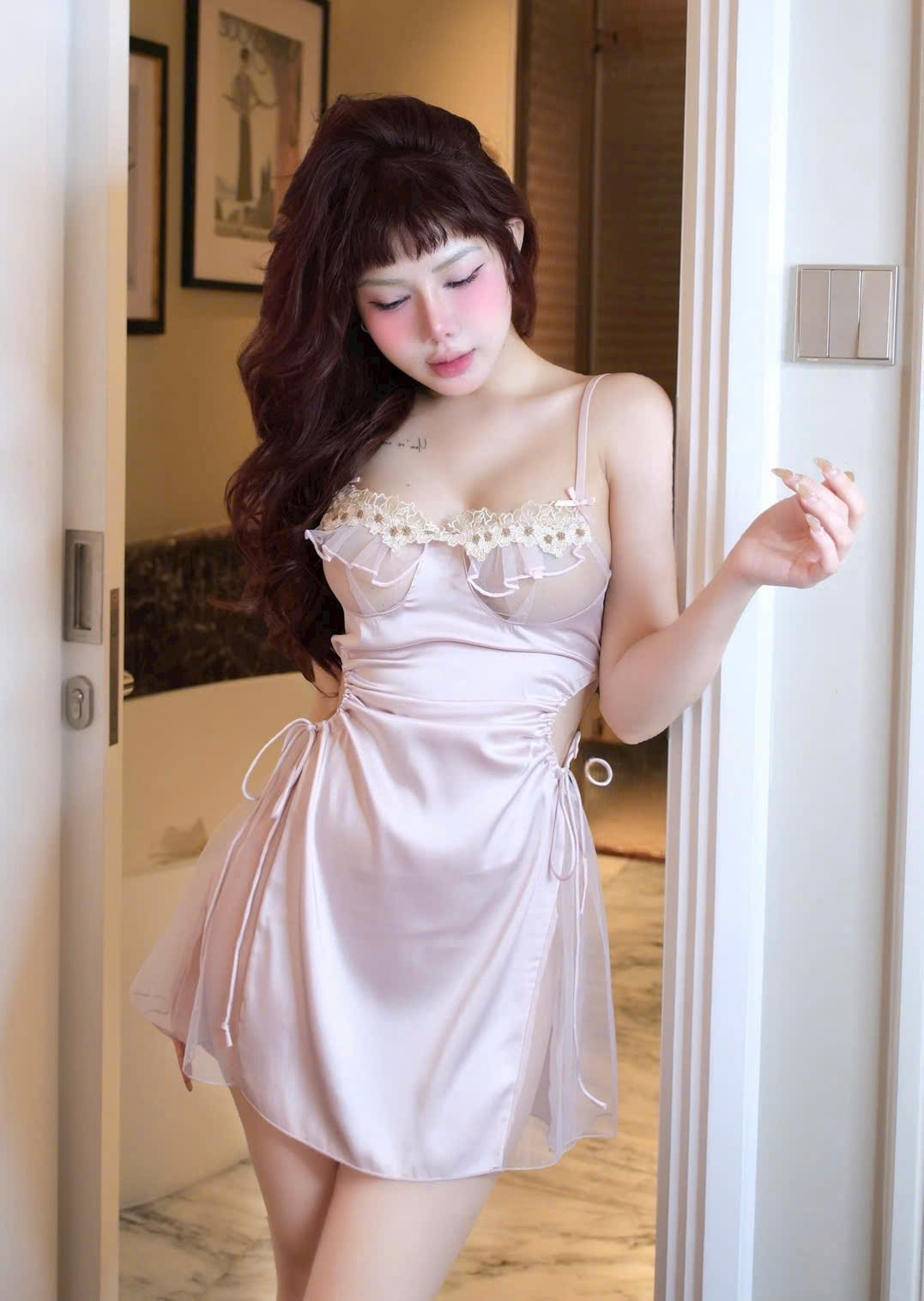 Váy Ngủ Trơn Phối Ren Quý Phái