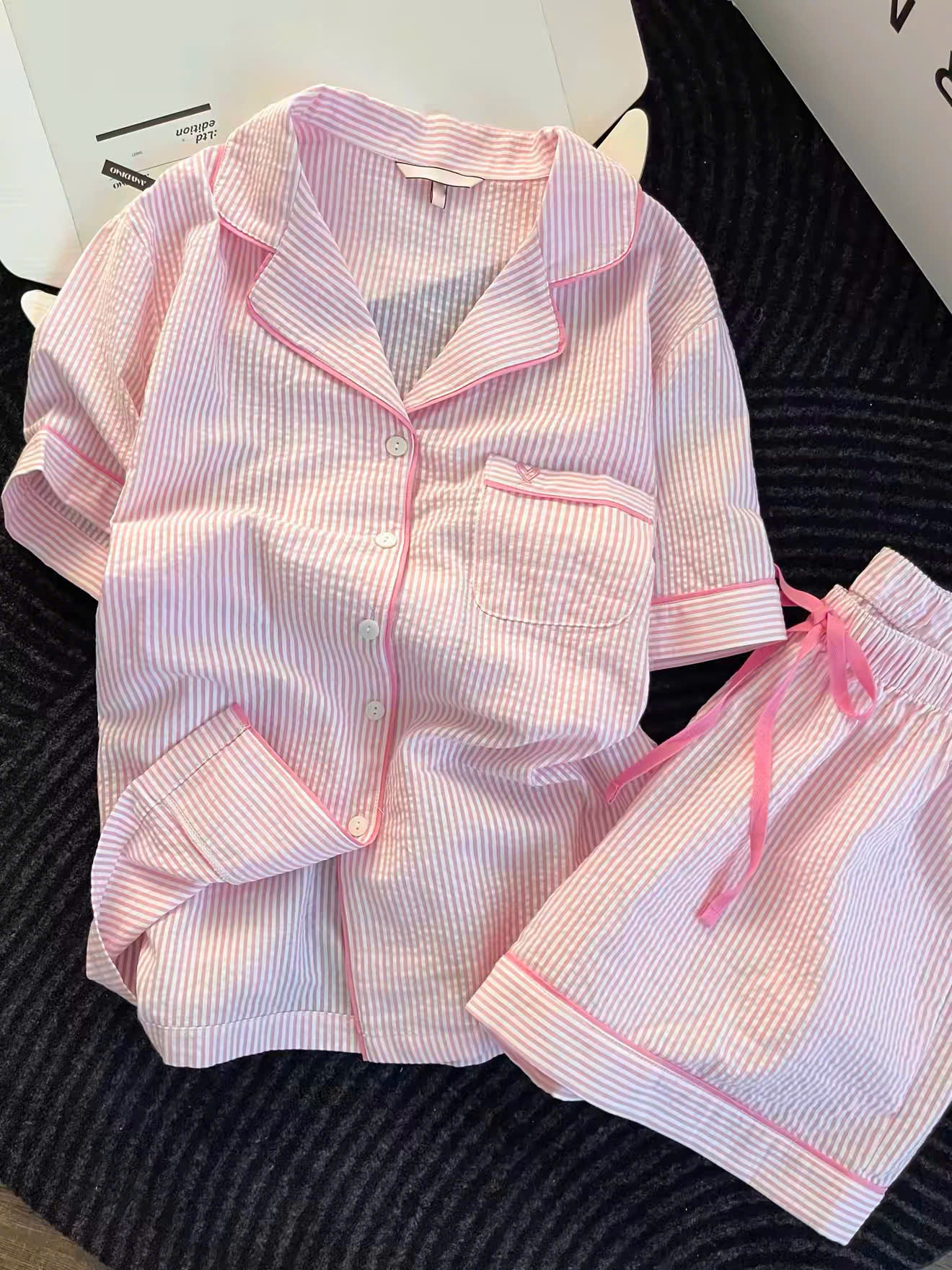 Bộ Pyjama Sọc Đáng Yêu