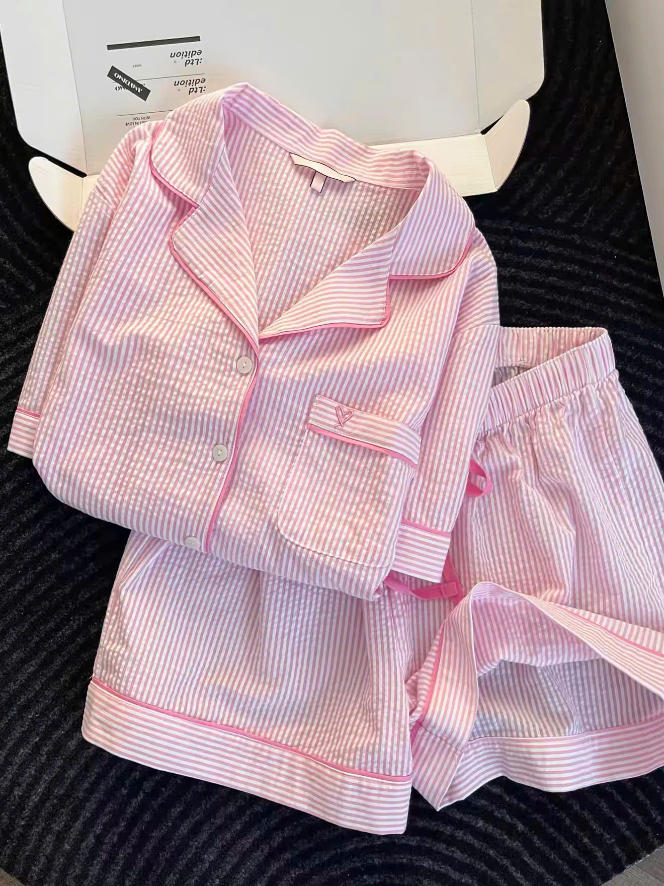 Bộ Pyjama Sọc Đáng Yêu
