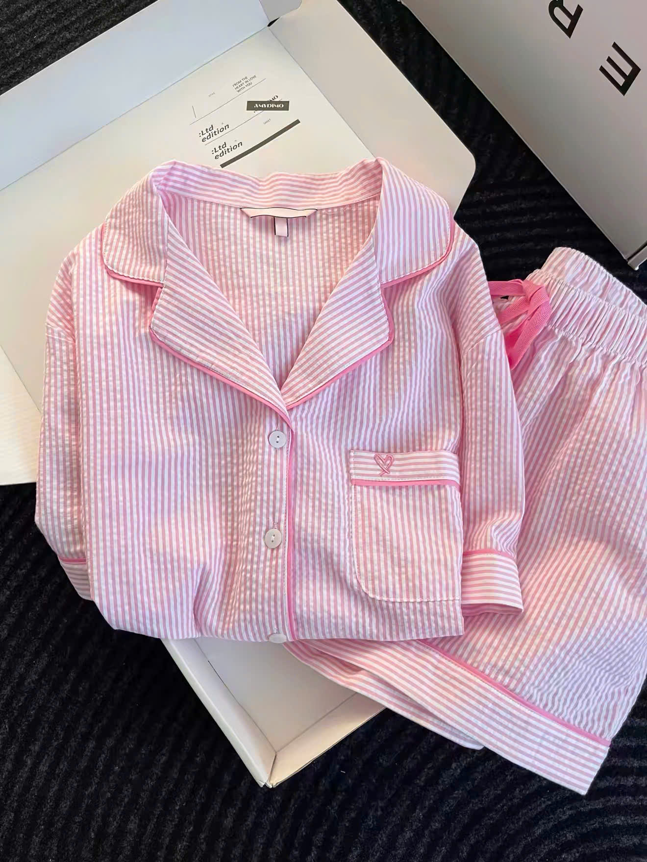 Bộ Pyjama Sọc Đáng Yêu