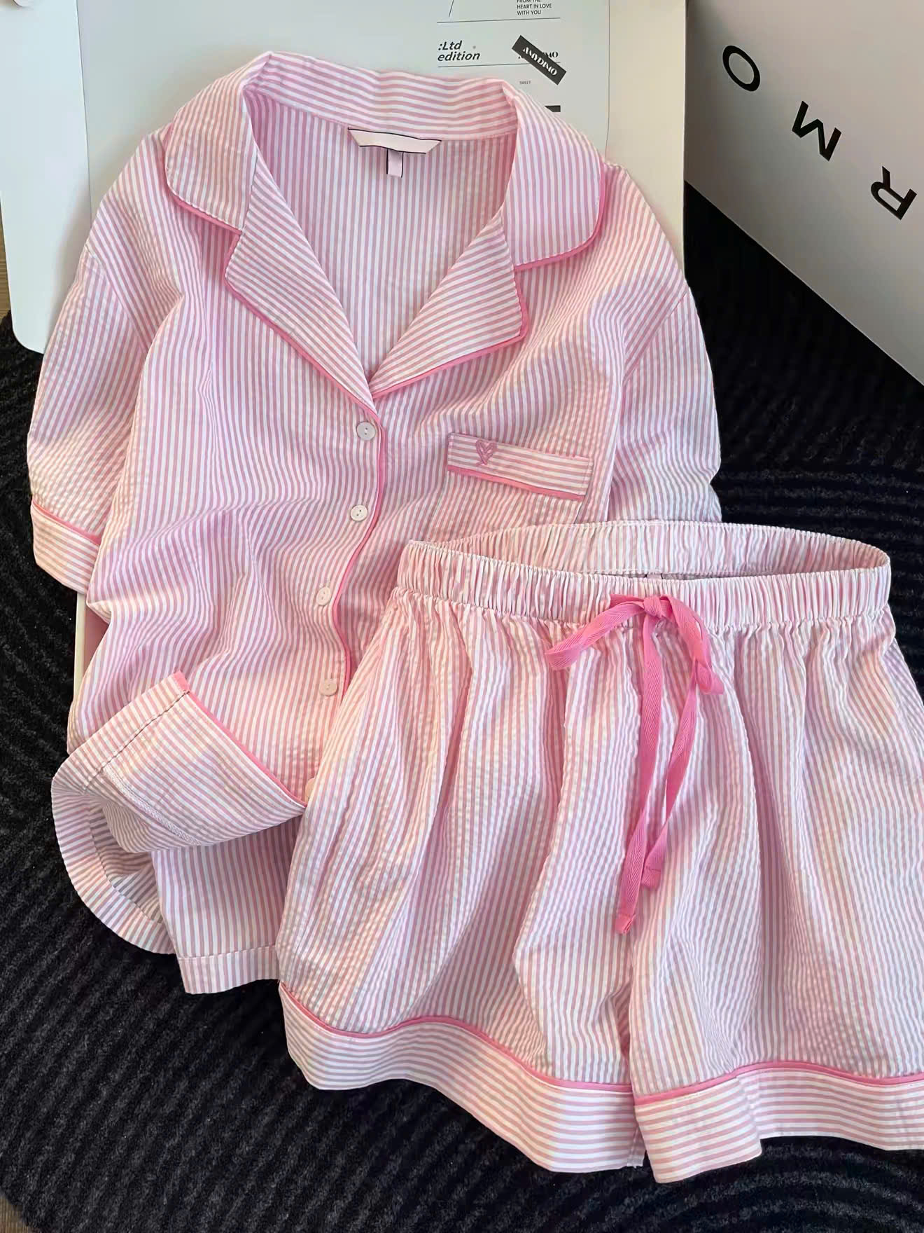 Bộ Pyjama Sọc Đáng Yêu