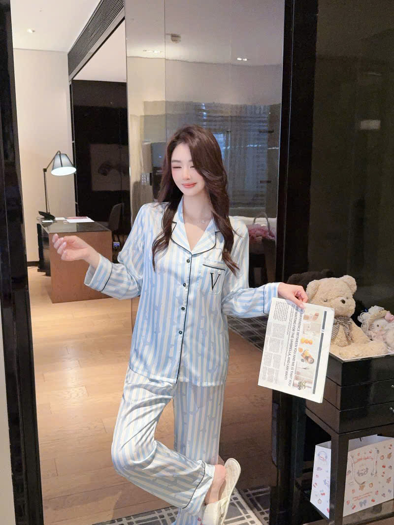 Bộ Pyjama Sọc Họa Tiết Cá Heo