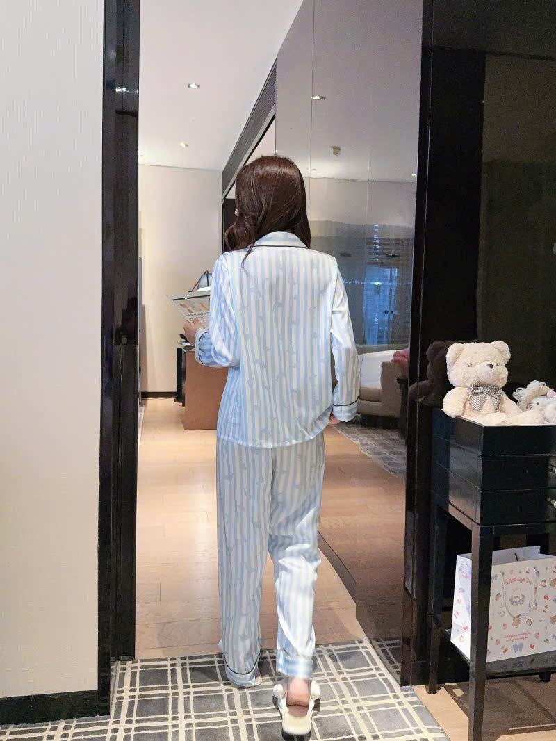 Bộ Pyjama Sọc Họa Tiết Cá Heo
