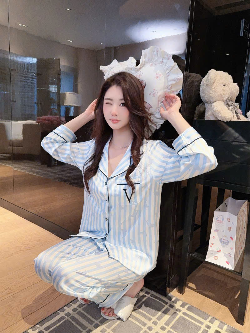 Bộ Pyjama Sọc Họa Tiết Cá Heo