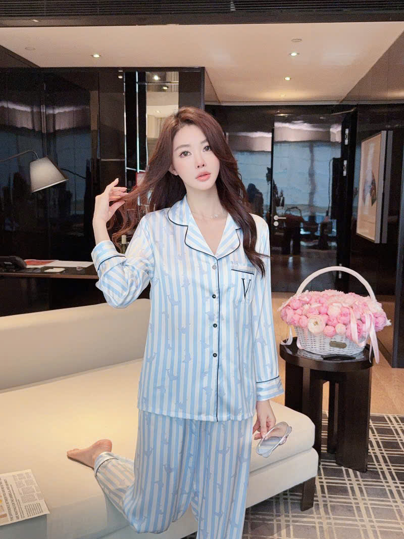 Bộ Pyjama Sọc Họa Tiết Cá Heo