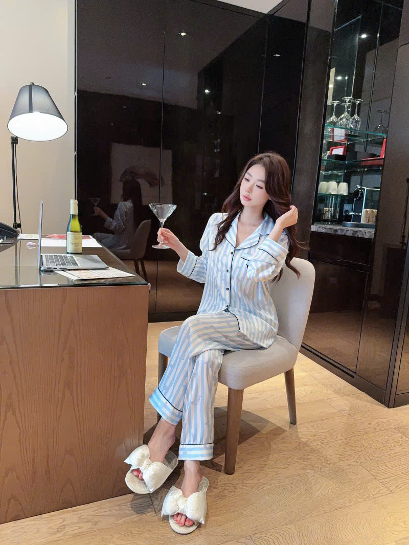 Bộ Pyjama Sọc Họa Tiết Cá Heo